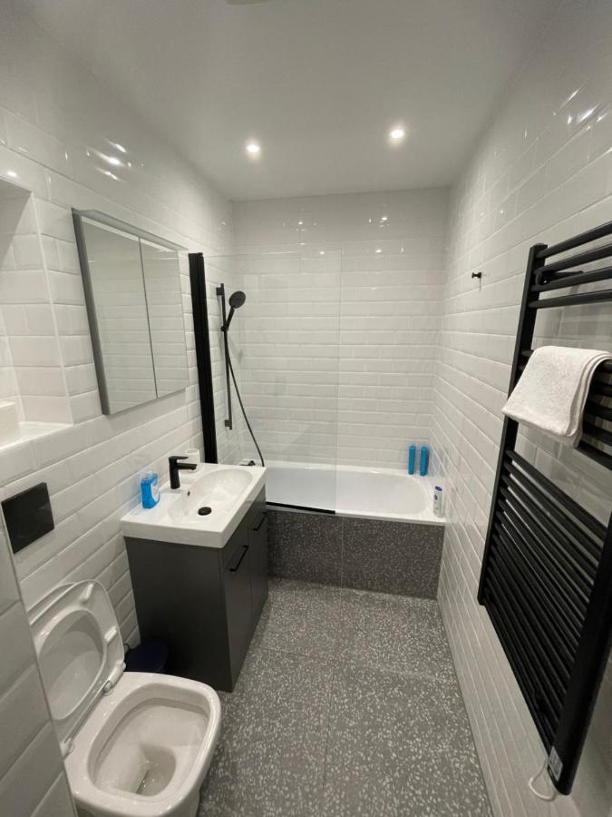 Blue Lagoon Apartment London Exterior photo